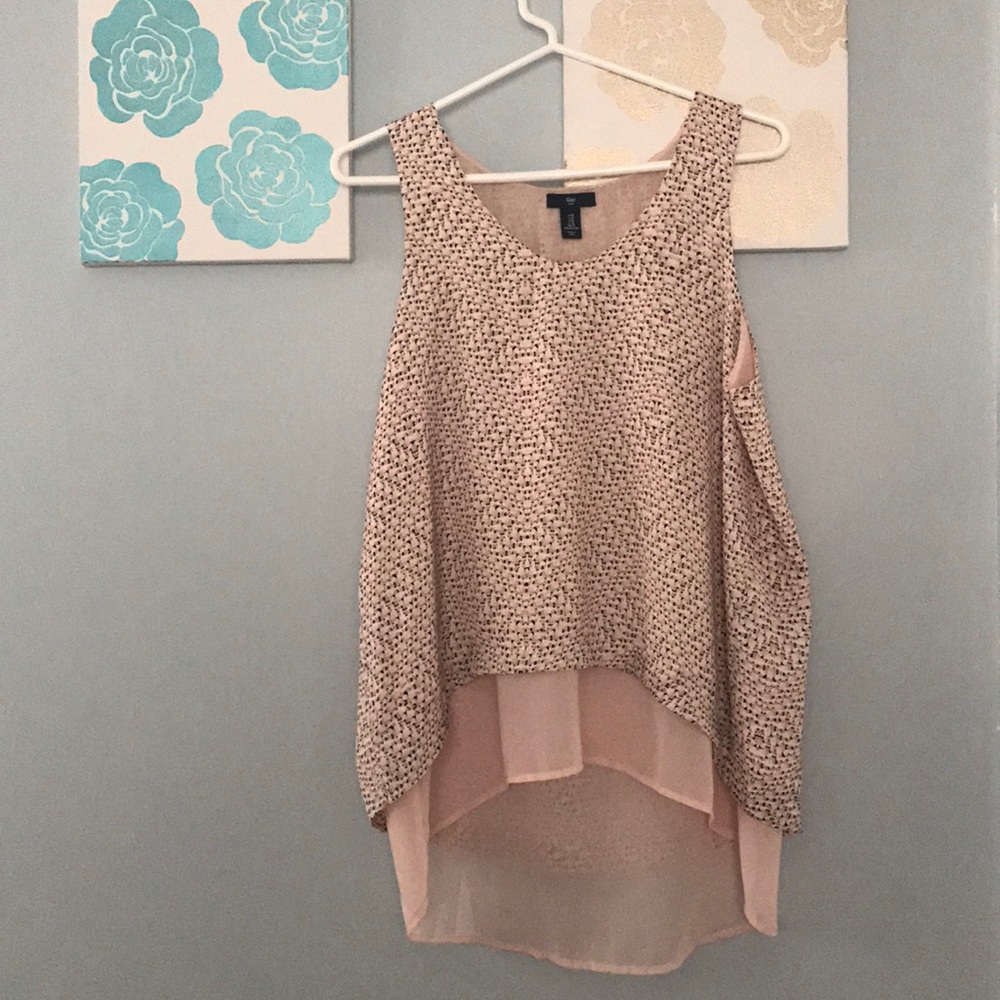 Flowy pink blouse. Great for work or a night out!